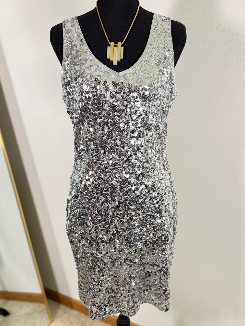 Silver Sequin Cocktail Party Dress Size M Sleeveless V Neck Sparkle